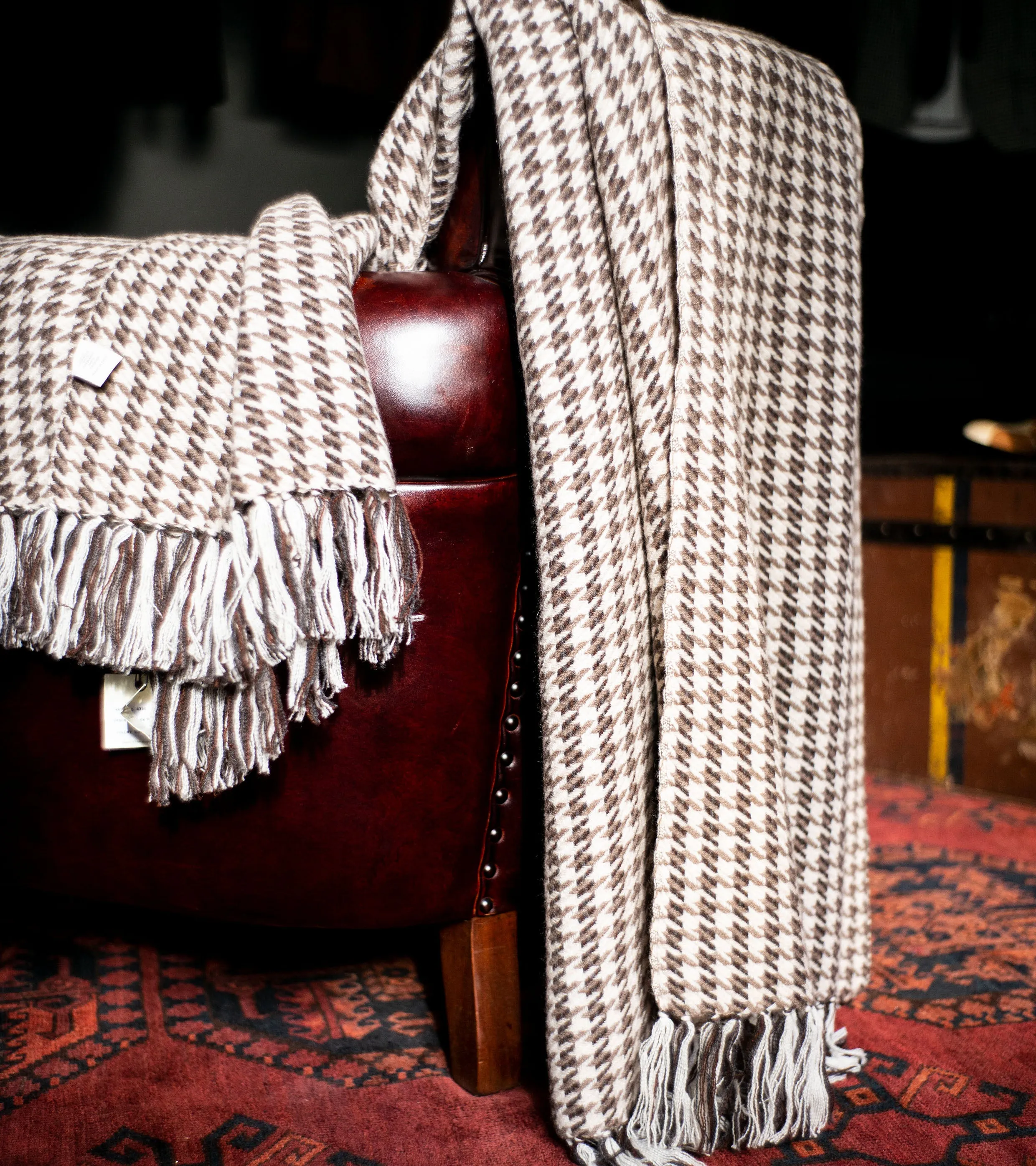 19 andrea's 47 Plaid Blanket Marrone