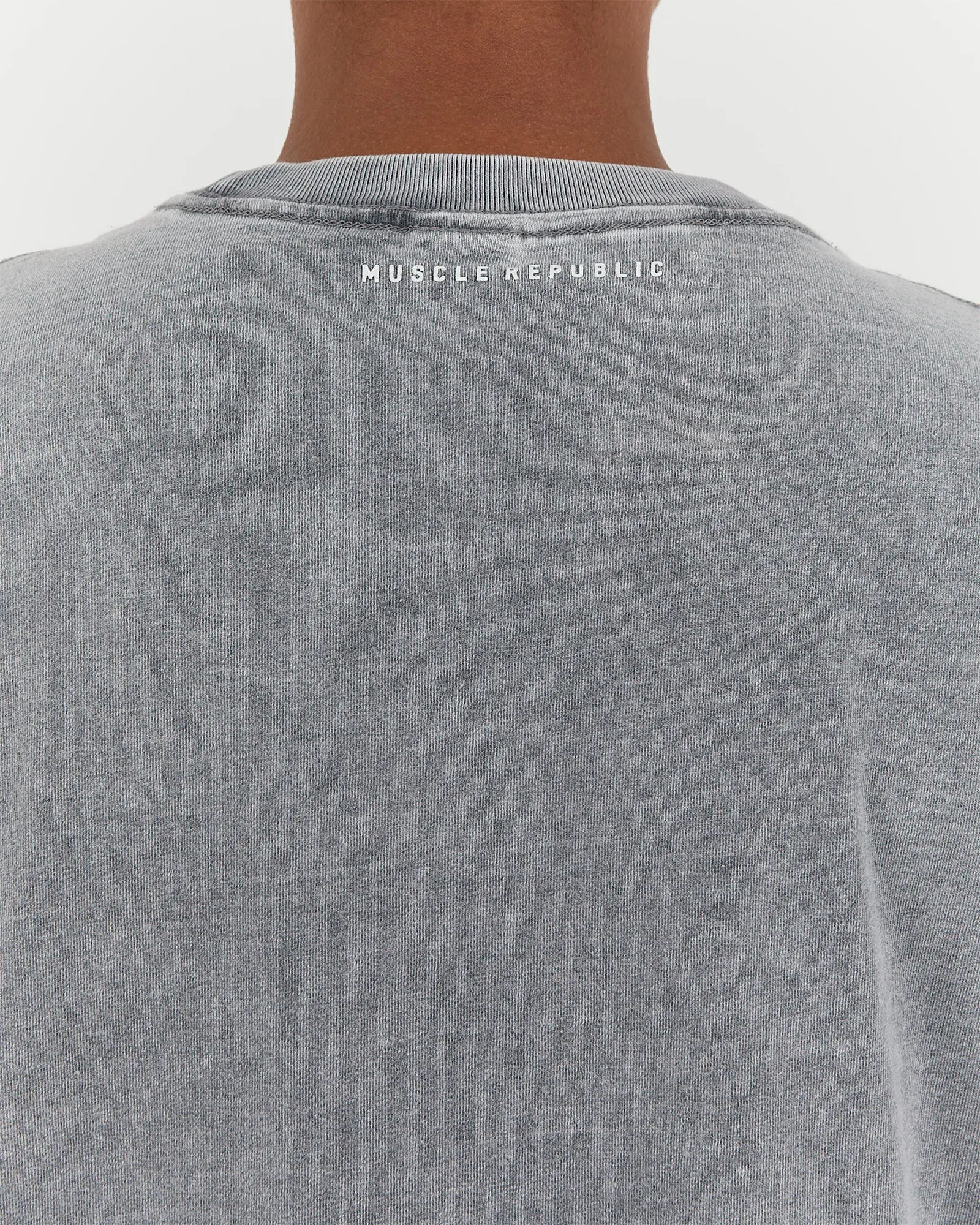 ESSENTIALS TEE - FADED GREY