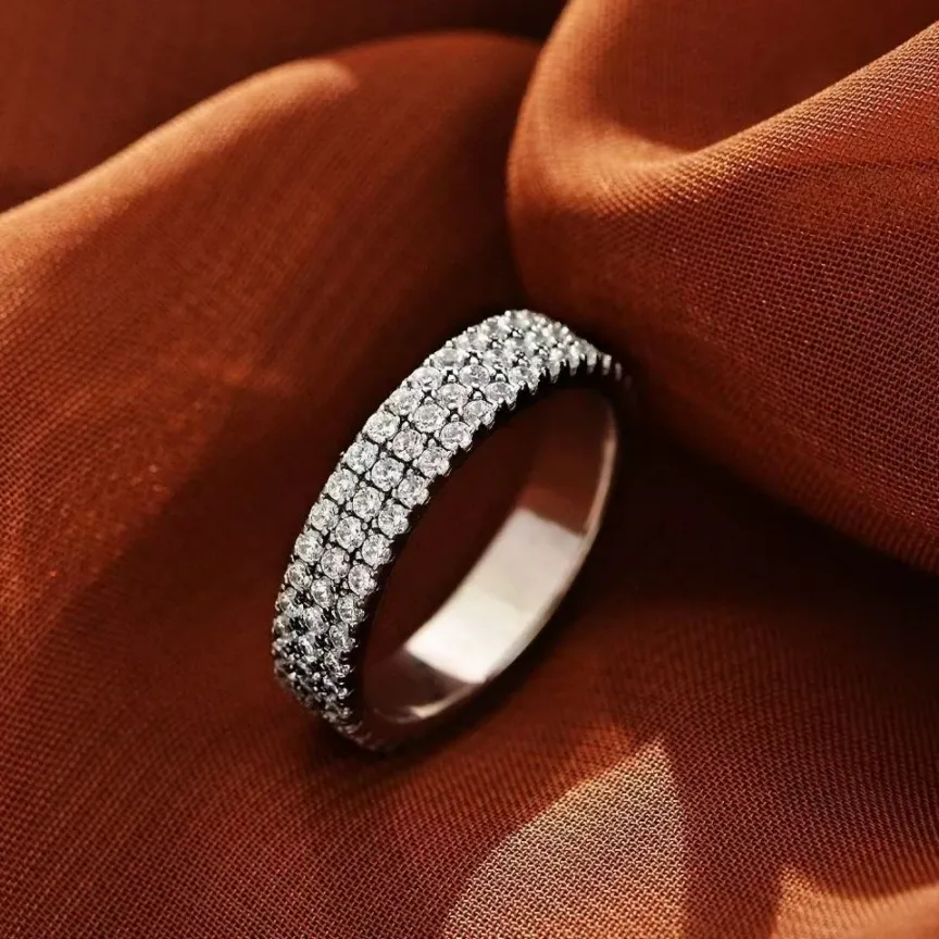 Exquisite Silver Tone Luxury Round Cut Paved Wedding Band