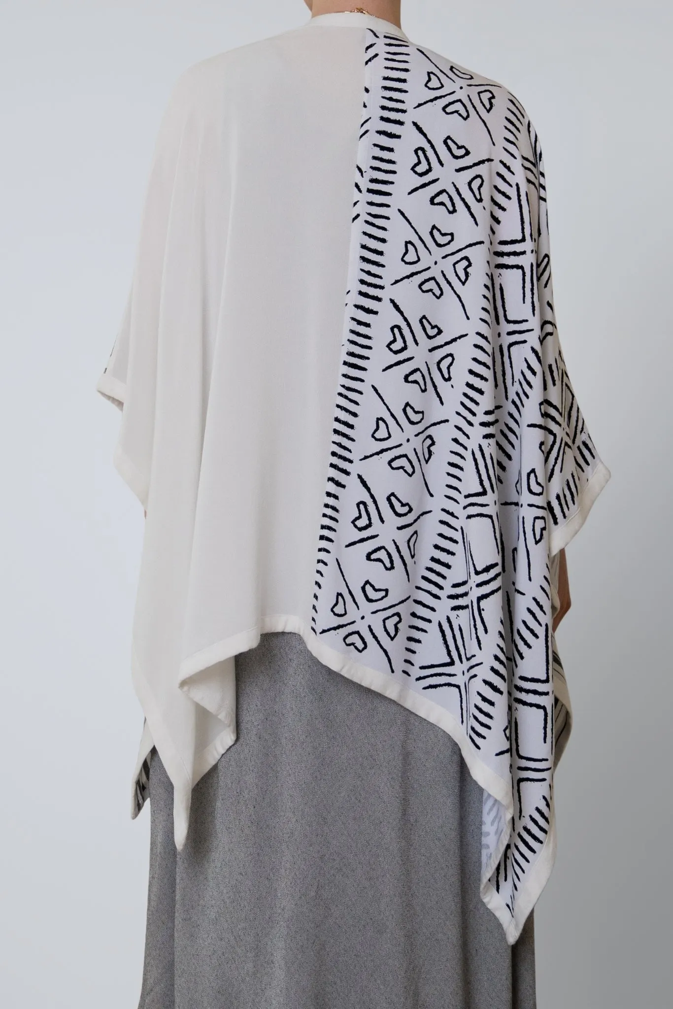 Printed Ruana - White